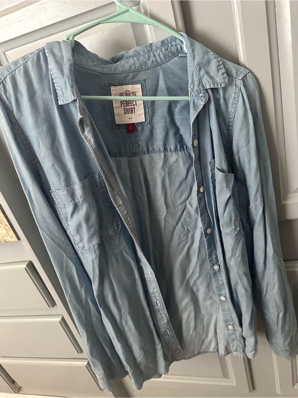 Men's Light Blue Chambray Button-Up Shirt